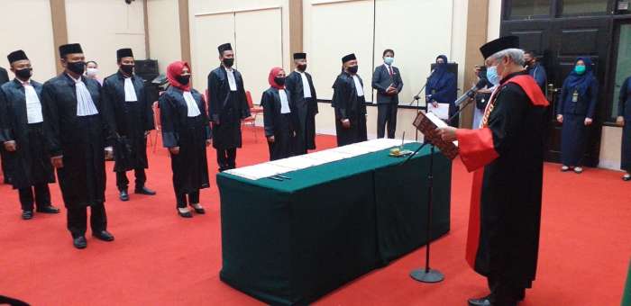 Pengambilan Sumpah Advokat Oleh Ketua Pengadilan Tinggi Gorontalo