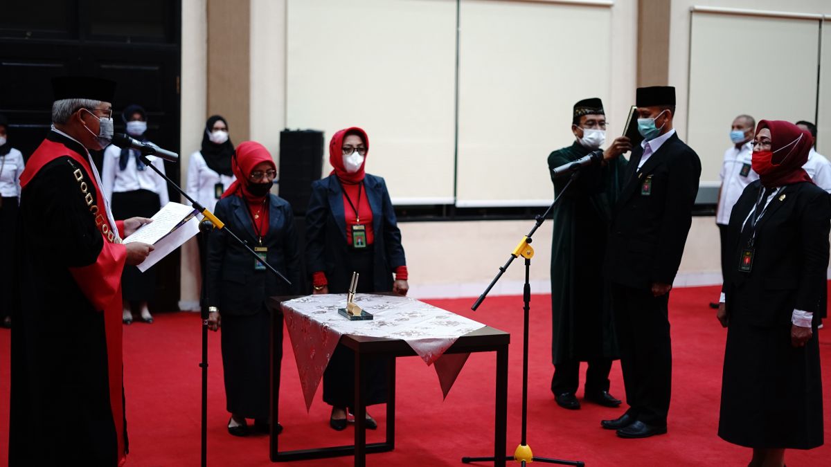 Proses Penyumpahan Panitera Muda Perdata dan Tipikor
