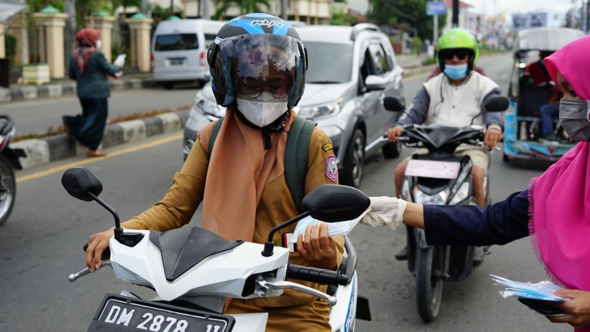 Taati Protokol Kesehatan, Pengadilan Tinggi Gorontalo Bagi Masker