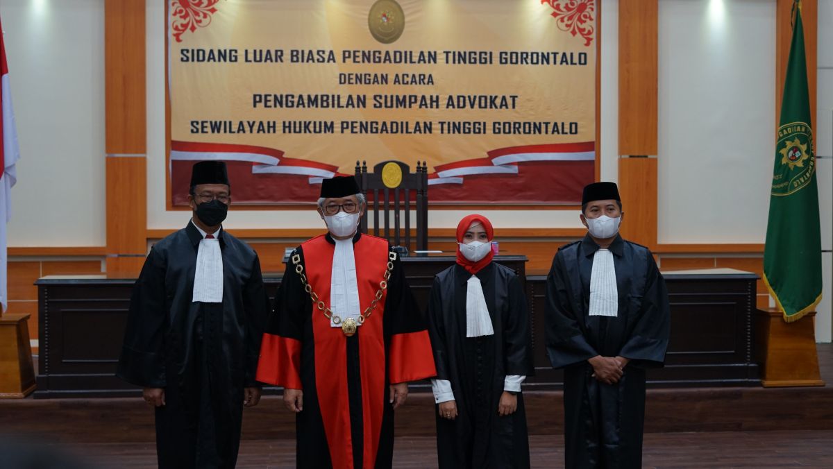 SIDANG LUAR BIASA PENGAMBILAN SUMPAH ADVOKAT SE-WILAYAH HUKUM PENGADILAN TINGGI GORONTALO