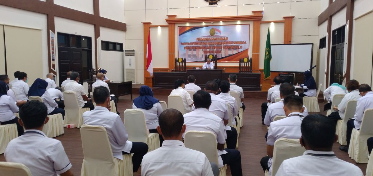 Rapat Evaluasi Kinerja Bulan Desember Pengadilan Tinggi Gorontalo