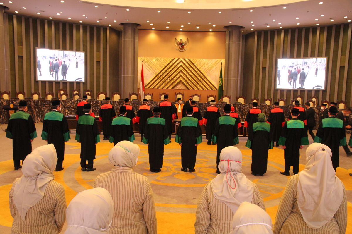 LANTIK KETUA PENGADILAN TINGKAT BANDING, KMA INGATKAN MEMANGKU JABATAN DIAWALI DENGAN NIAT YANG TULUS DAN IKLAS