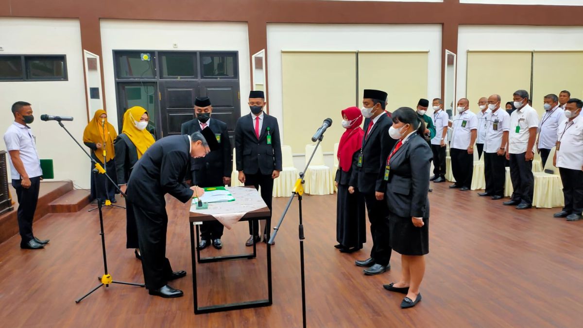 PENGAMBILAN SUMPAH JABATAN DAN PELANTIKAN PEGAWAI NEGERI SIPIL DALAM JABATAN FUNGSIONAL PADA PENGADILAN TINGGI GORONTALO