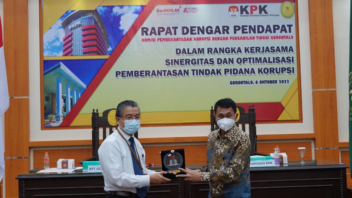 RAPAT DENGAR PENDAPAT KOMISI PEMBERANTASAN KORUPSI BERSAMA PENGADILAN TINGGI GORONTALO