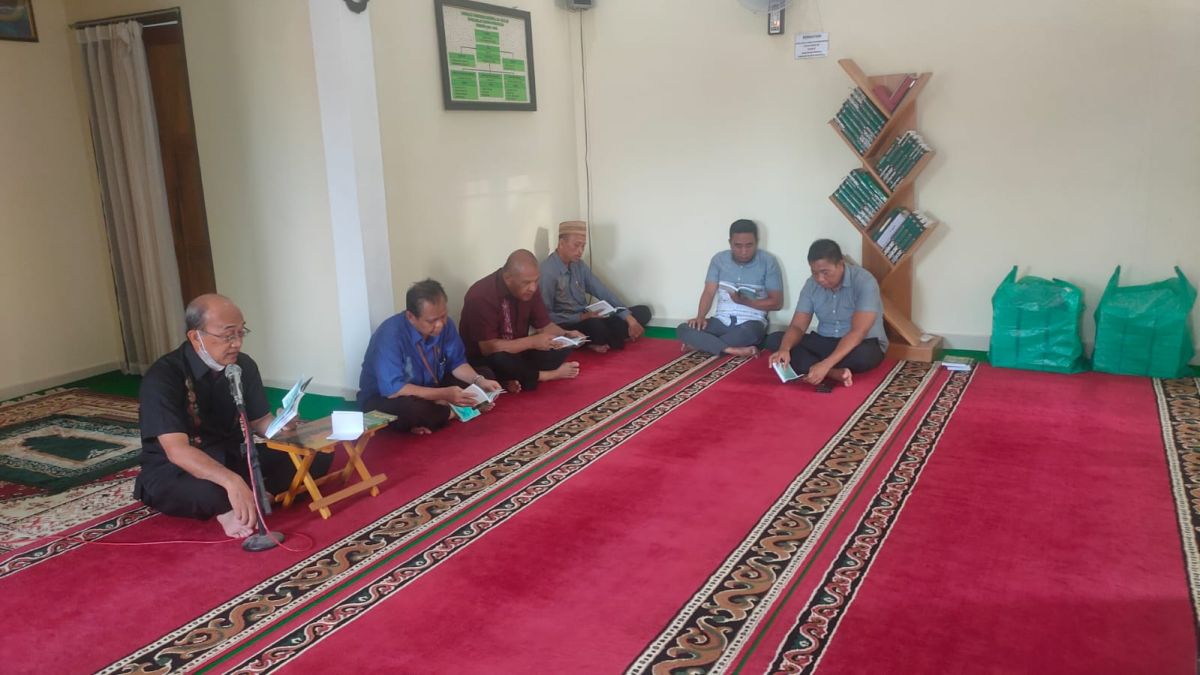 SAMBUT PAGI DENGAN YASINAN PADA MUSHOLLA AL-HAKAM PENGADILAN TINGGI GORONTALO