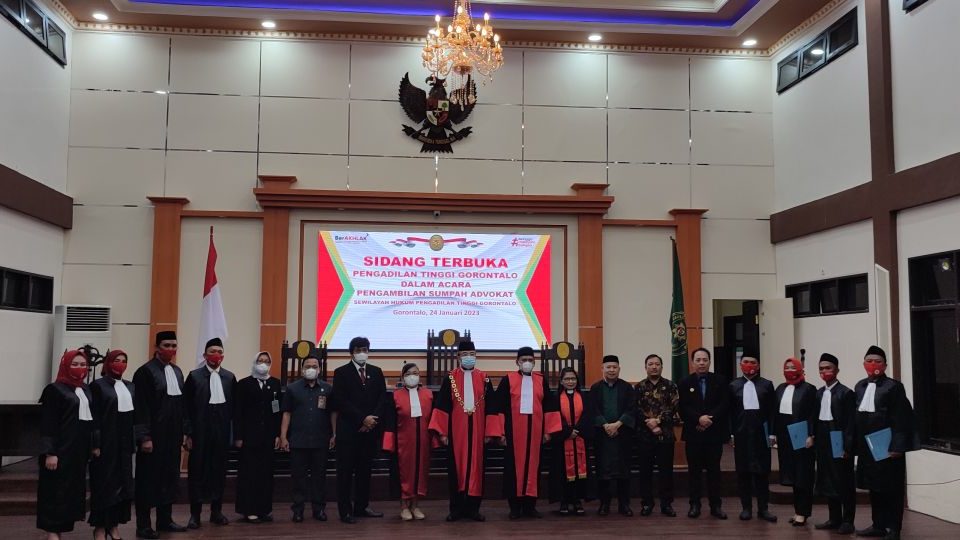 SIDANG TERBUKA PENGADILAN TINGGI GORONTALO DALAM ACARA PENGAMBILAN SUMPAH ADVOKAT