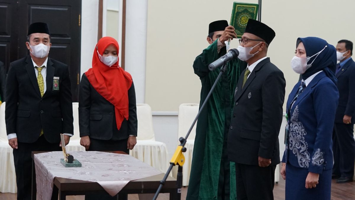 Pengambilan Sumpah Jabatan dan Pelantikan Kepala Bagian Perencanaan Kepegawaian dan Kepala Sub Bagian Rencana Program Anggaran Pengadilan Tinggi Gorontalo