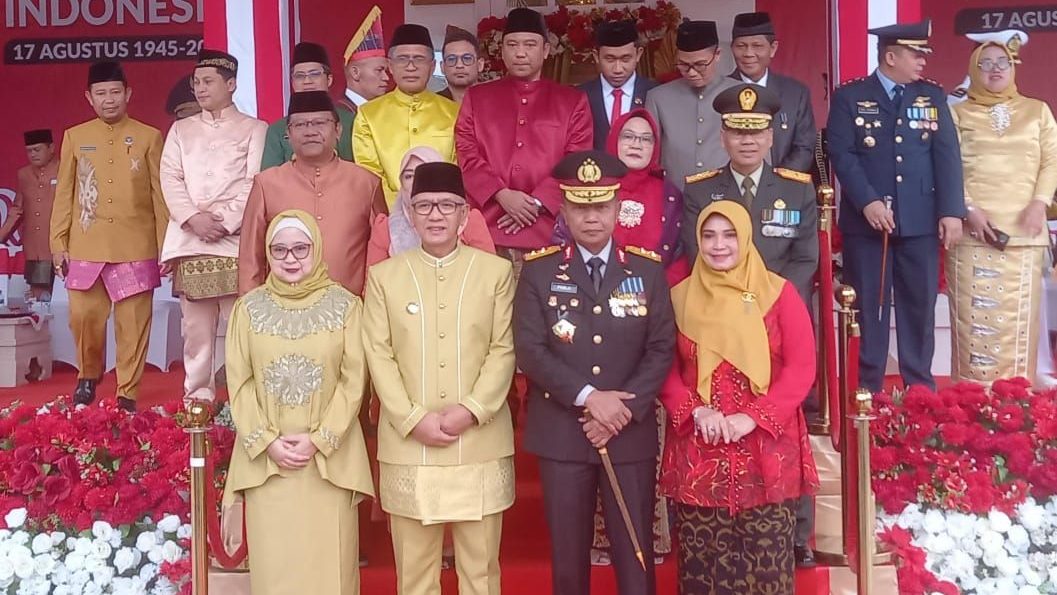 Pengadilan Tinggi Gorontalo Hadiri Upacara Penurunan Sang Merah Putih pada Rumah Dinas Gubernur Gorontalo